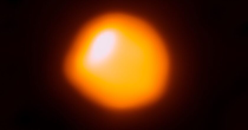 Betelgeuse: la luminosità è aumentata del 50%