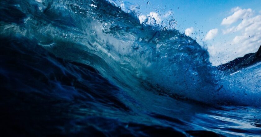 La Teoria della Blue Mind: immergersi nel potere trasformativo dell’acqua blu